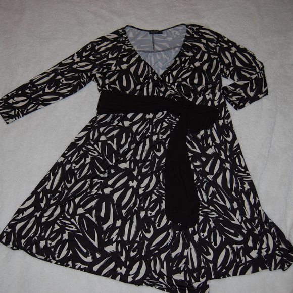 Igigi Dresses & Skirts - Igigi Neve Wrap Dress in Sumi-e print EUC